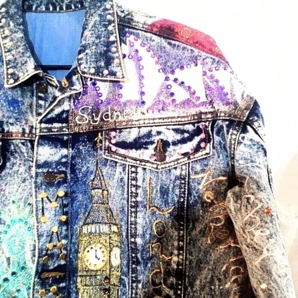 Vintage Jordache Acid Wash Upcycled Travel Theme Rhinestone Jean Jacket Size M - Picture 8 of 10